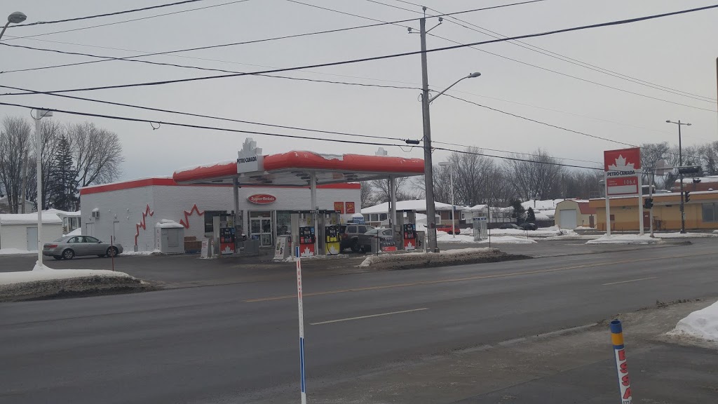 Petro-Canada | 11008 Boulevard Henri-Bourassa, Québec, QC G1G 3X5, Canada | Phone: (418) 627-1277