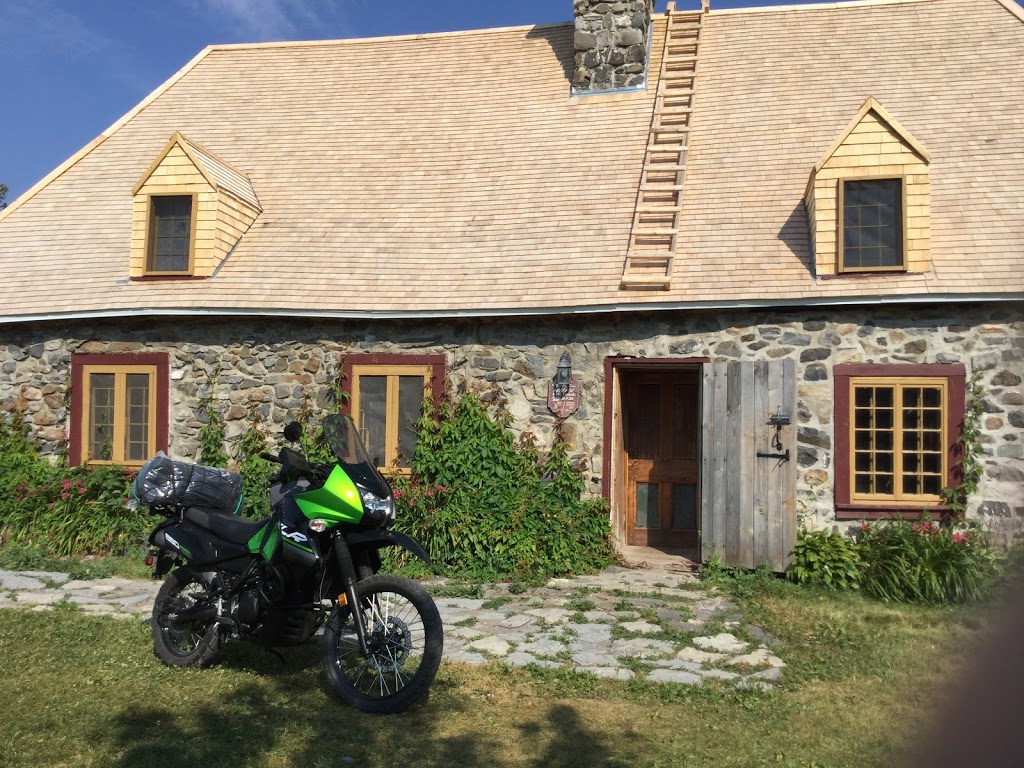 Auberge de Jeunesse le PTit Bonheur | 186 Côte Lafleur, Saint-Jean-de-lÎle-dOrléans, QC G0A 3W0, Canada | Phone: (418) 829-2588