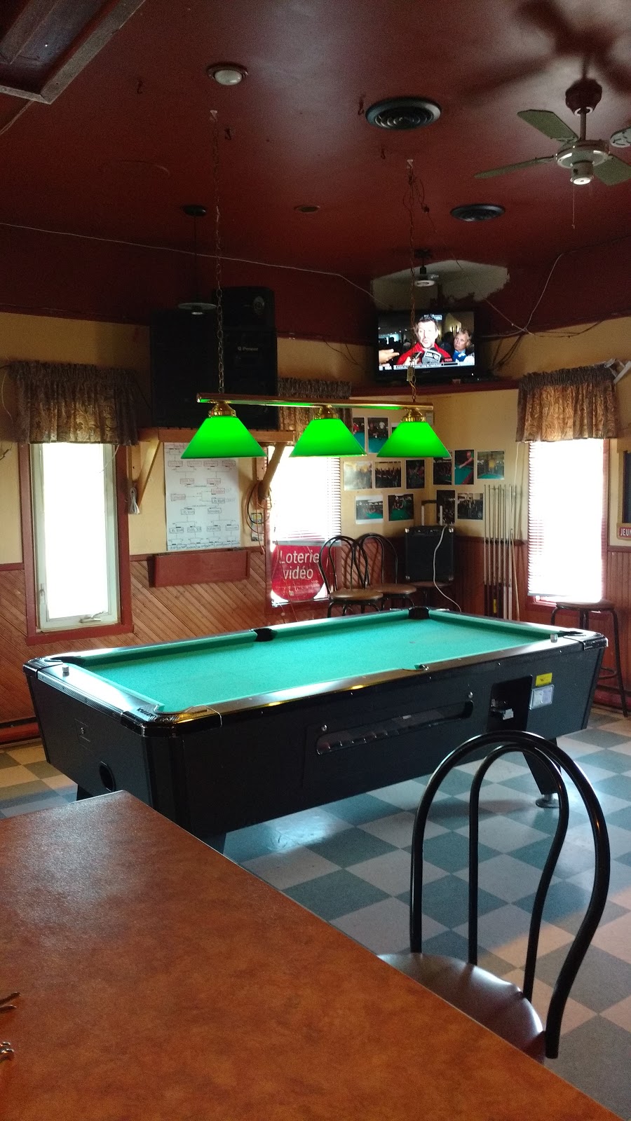 Bar Ste-Madeleine Enrg | 840 Bd Laurier, Sainte-Madeleine, QC J0H 1S0, Canada | Phone: (450) 795-3344