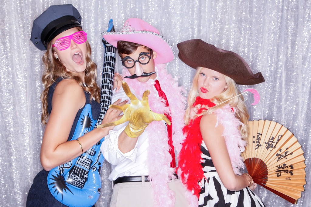 Niagara Photo Booth.ca | 5368 Menzie St, Niagara Falls, ON L2E 2V8, Canada | Phone: (905) 357-7720