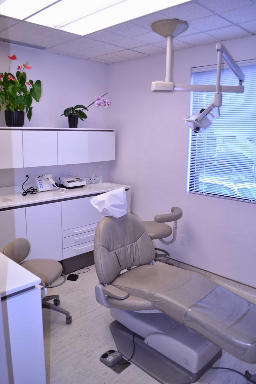 Pape Dental Ctr | 759 Pape Ave, Toronto, ON M4K 3T2, Canada | Phone: (416) 465-3111