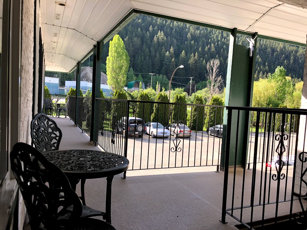 Chase Country Inn Motel | 576 Coburn St, Chase, BC V0E 1M0, Canada | Phone: (250) 679-3333