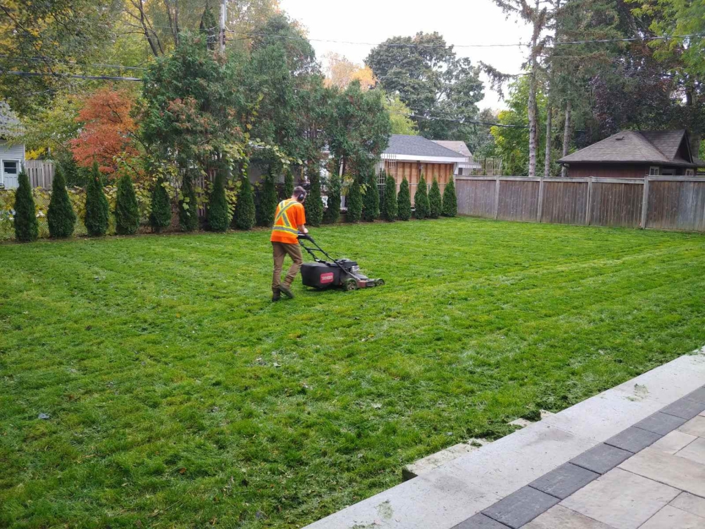 Millcroft Lawn Care & Landscaping Burlington | 4401 Millcroft Park Dr, Burlington, ON L7M 4Y7, Canada | Phone: (905) 334-0765