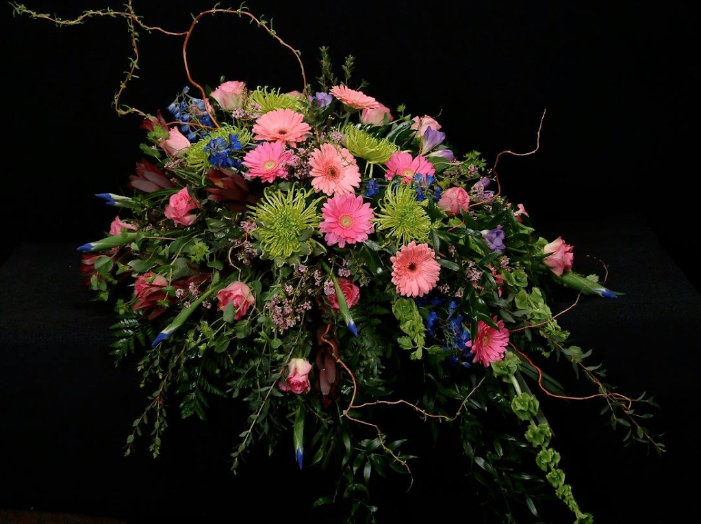 Mount Brydges Floral Design | 22677 Adelaide Rd, Mount Brydges, ON N0L 1W0, Canada | Phone: (519) 264-1141