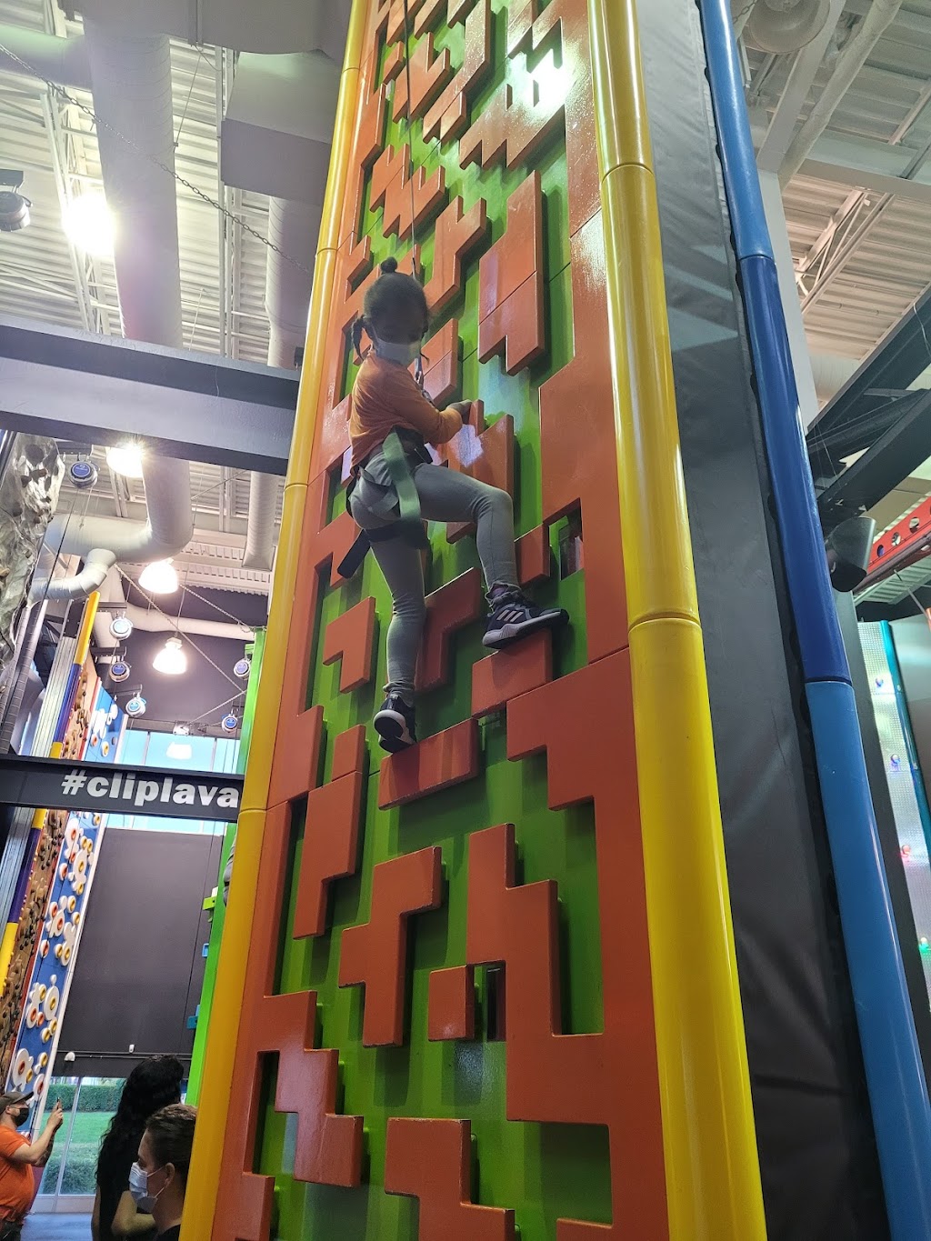 Escalade Clip n Climb Laval | 2929 Boulevard Saint-Martin O, Laval, QC H7T 2Y8, Canada | Phone: (450) 934-9493