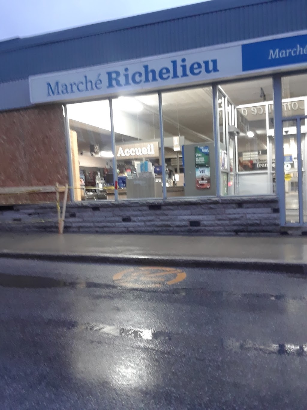 Marché Richelieu - Marché Guilmain | 1145 Rue du Marché, Acton Vale, QC J0H 1A0, Canada | Phone: (450) 546-2759