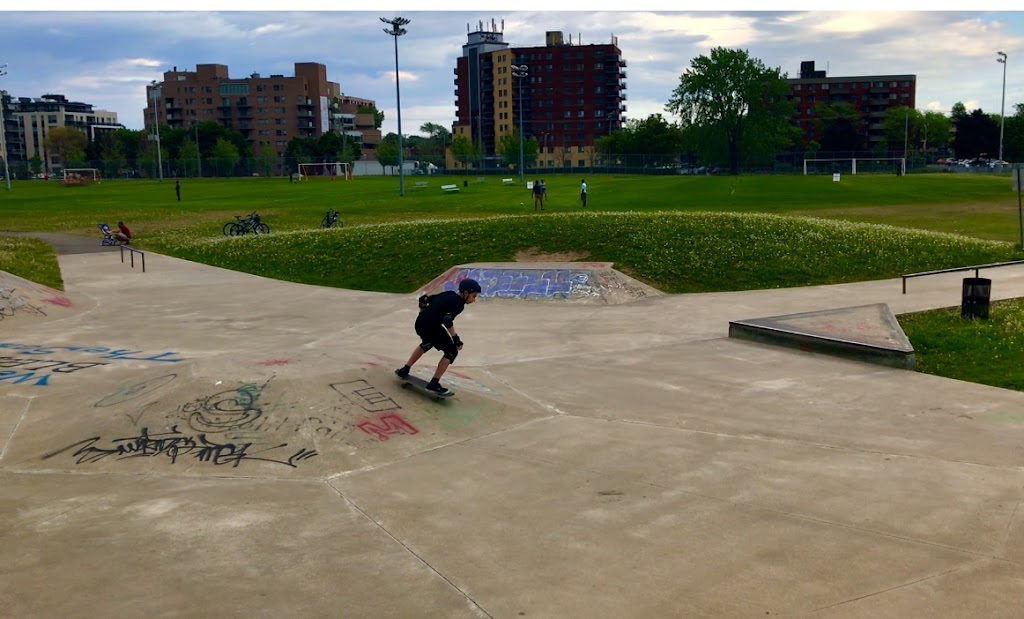 Saint-Laurent Skatepark | 1515 Bd Alexis-Nihon, Saint-Laurent, QC H4R 1T4, Canada | Phone: (514) 956-2596