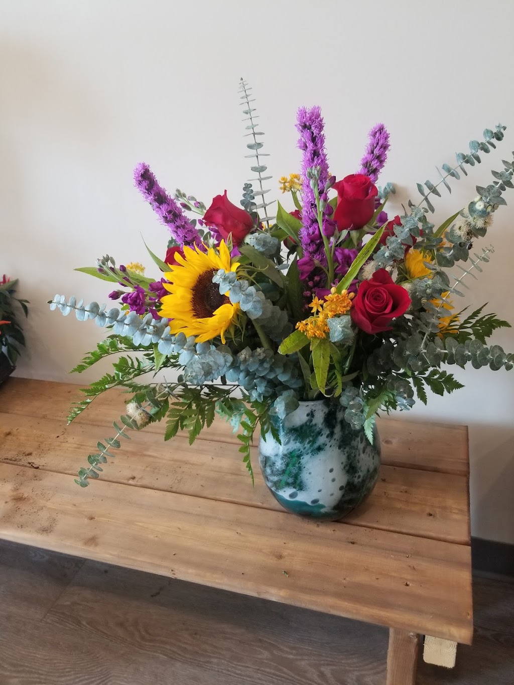 Floral Design By Nicole | 2 Castlewood Blvd Unit 6, Dundas, ON L9H 7M8, Canada | Phone: (905) 627-3337