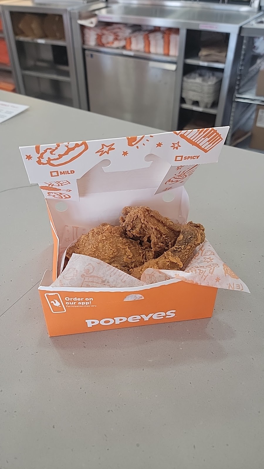 Popeyes Louisiana Kitchen | Blossom Park-Plaza, 2950 Bank St, Ottawa, ON K1T 1N8, Canada | Phone: (613) 737-4206