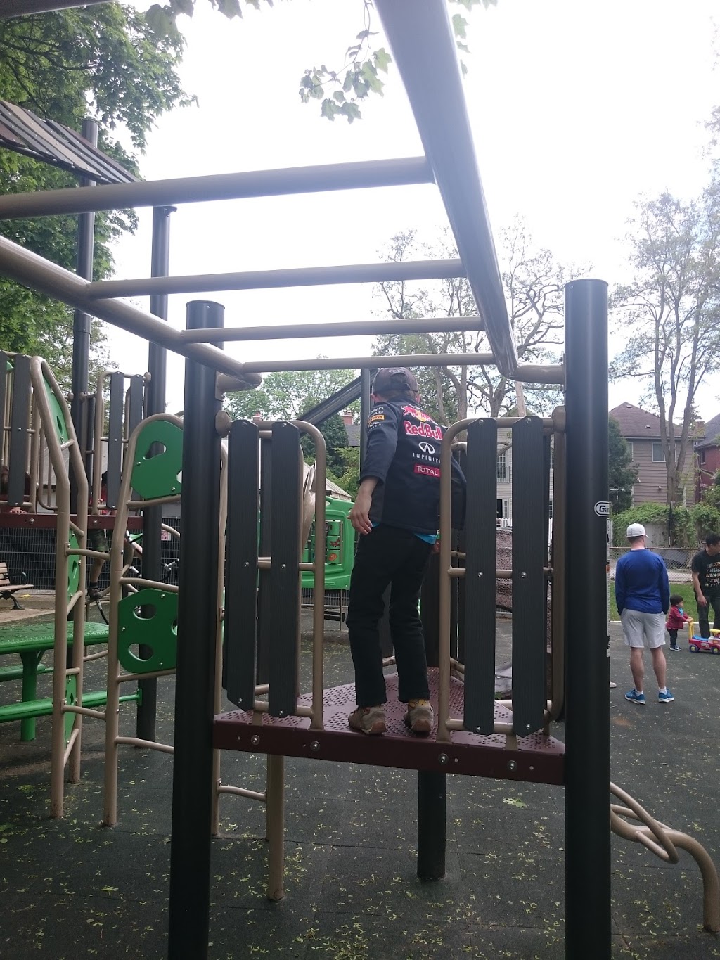 Woburn Avenue Playground | 75 Woburn Ave, Toronto, ON M5M 1K5, Canada | Phone: (416) 338-4386