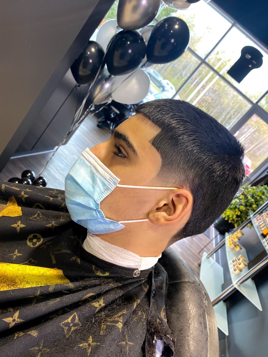 Lavish barber studio | 237 Mapleview Dr E Unit 9, Barrie, ON L4N 0W5, Canada | Phone: (705) 739-4000