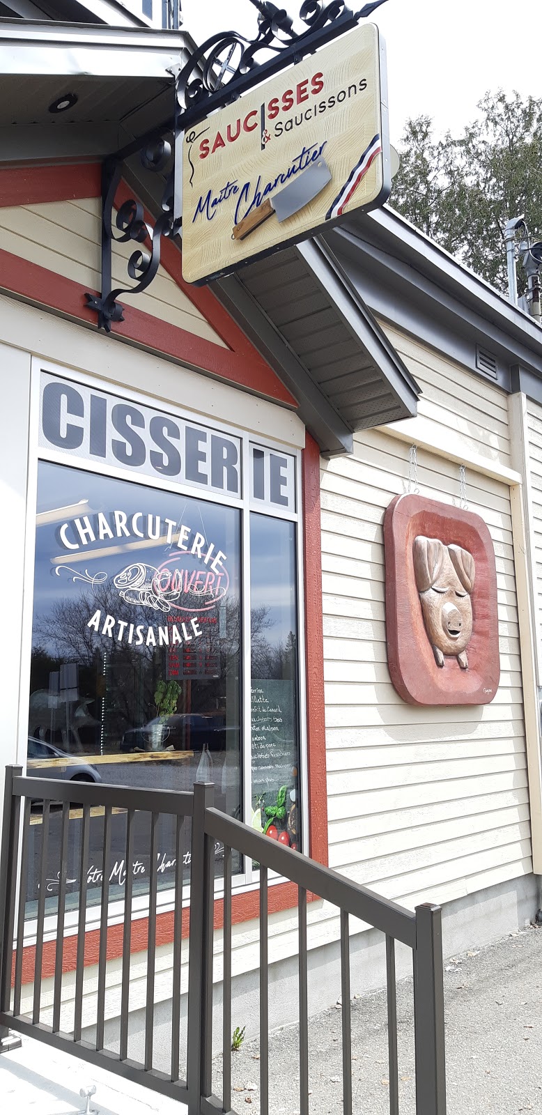 SAUCISSES ET SAUCISSONS INC. | 418 Rue Lacasse, Mont-Tremblant, QC J8E 3G6, Canada | Phone: (819) 717-1522