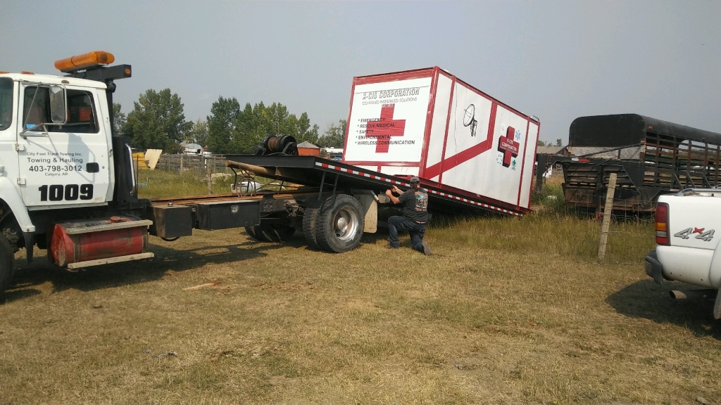 City Fast Track Towing and Hauling | 38 Deerfield Manor SE, Calgary, AB T2J 6Z4, Canada | Phone: (403) 798-3012