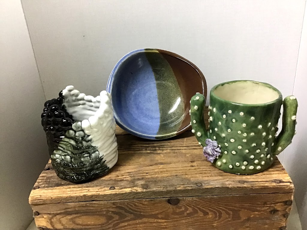 Linda Abbott Pottery | 175 College St, Kingston, ON K7L 4L9, Canada | Phone: (613) 549-3546