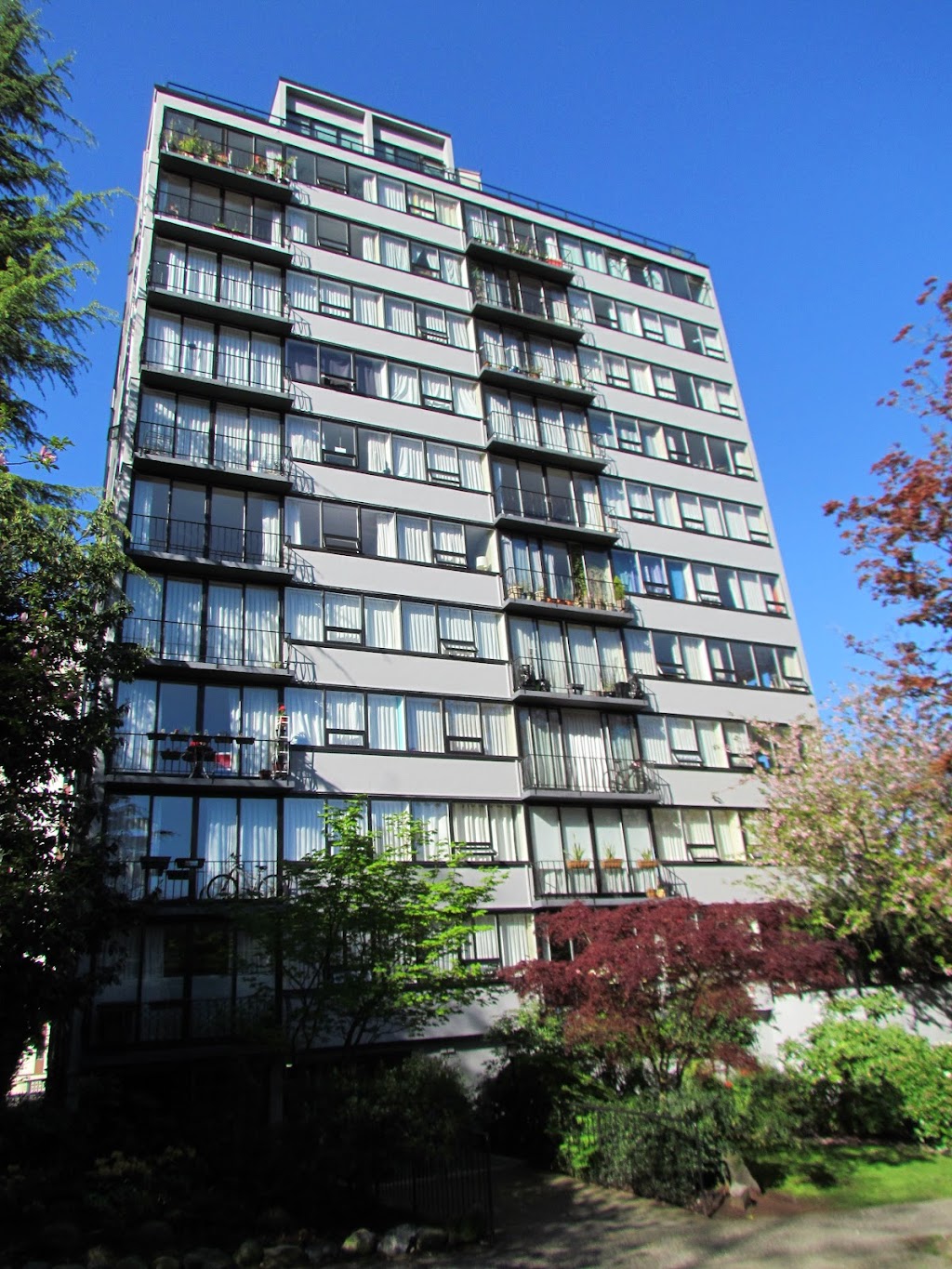 Golden Gates Apartments | 1772 Comox St, Vancouver, BC V6G 1P8, Canada | Phone: (604) 662-4431