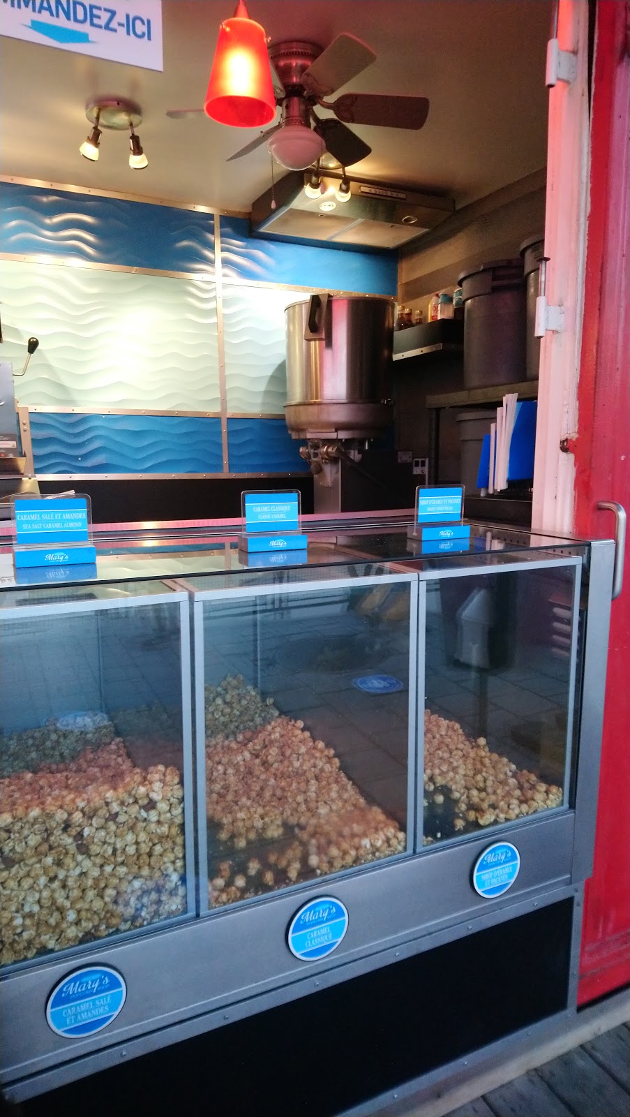 Marys popcorn (Vieux Montréal) | 362 Rue de la Commune E, Montréal, QC H2Y 0B4, Canada | Phone: (438) 507-7488