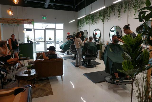 Cru Barber & Co. | 40 Drovers Run #3, Niverville, MB R0A 0A1, Canada | Phone: (431) 554-6666