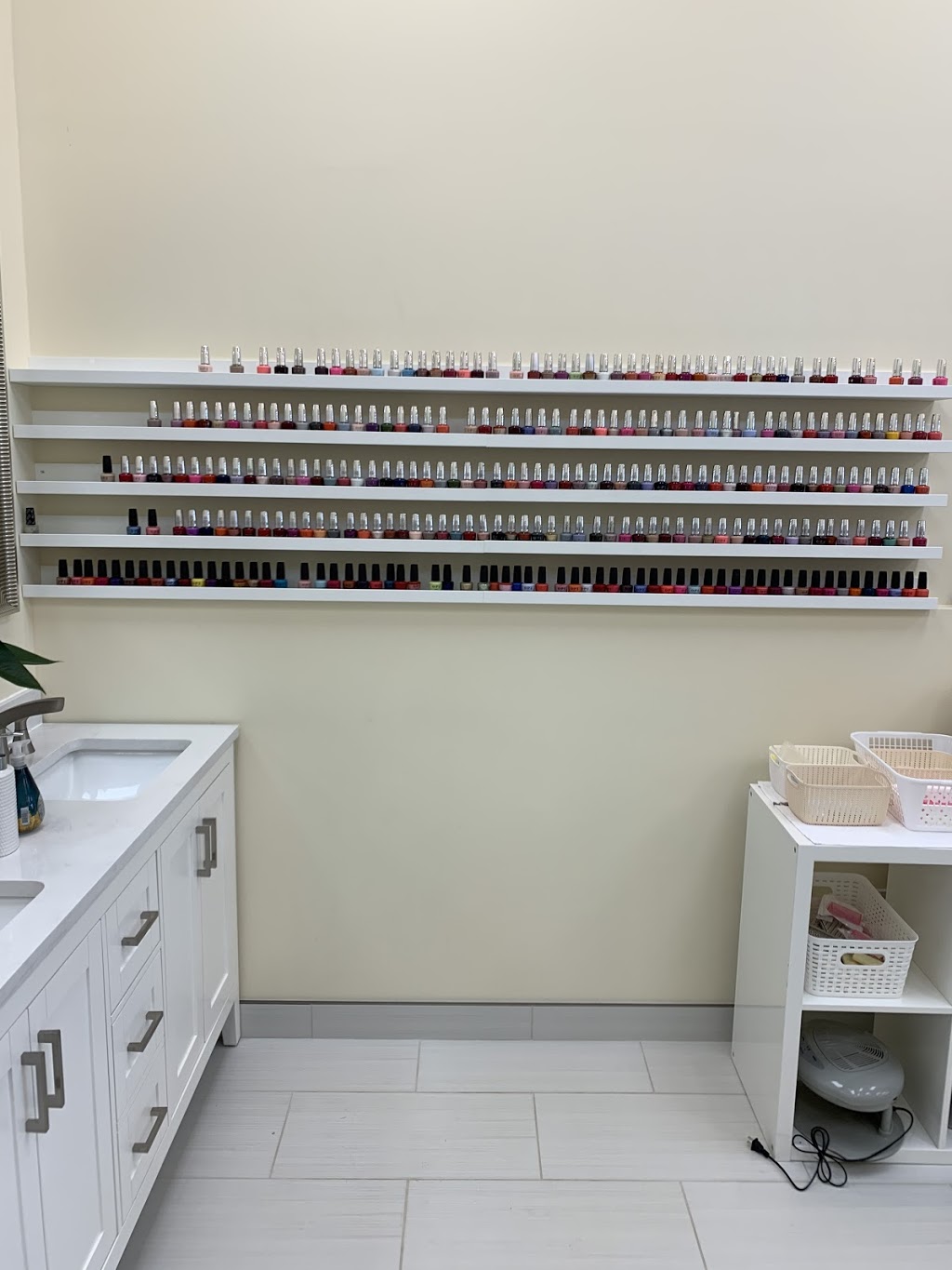 Unique Nails | 1866 Oxford St W #3, London, ON N6K 4M9, Canada | Phone: (519) 474-3333