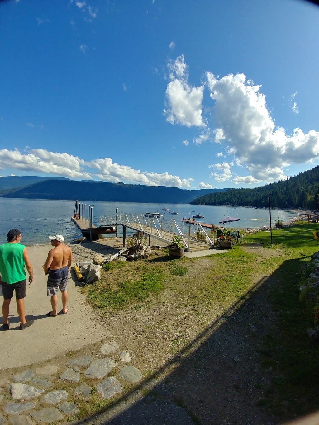 Totem Pole Resort & Marina | 7429 Sunnybrae-Canoe Point Rd, Tappen, BC V0E 2X0, Canada | Phone: (250) 835-4567