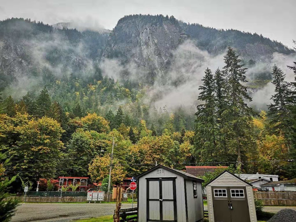 Owl Street Lodge | 19855 Owl St, Hope, BC V0X 1L2, Canada | Phone: (778) 822-0717