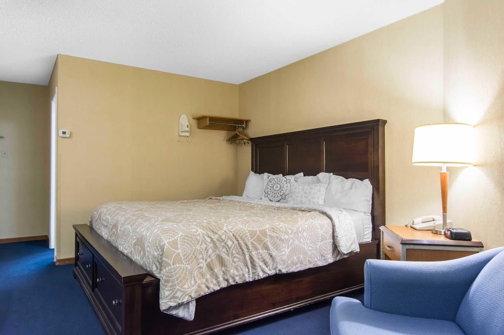 Econo Lodge Airport | 7320 Boulevard Wilfrid-Hamel, Québec, QC G2G 1C1, Canada | Phone: (418) 872-5038