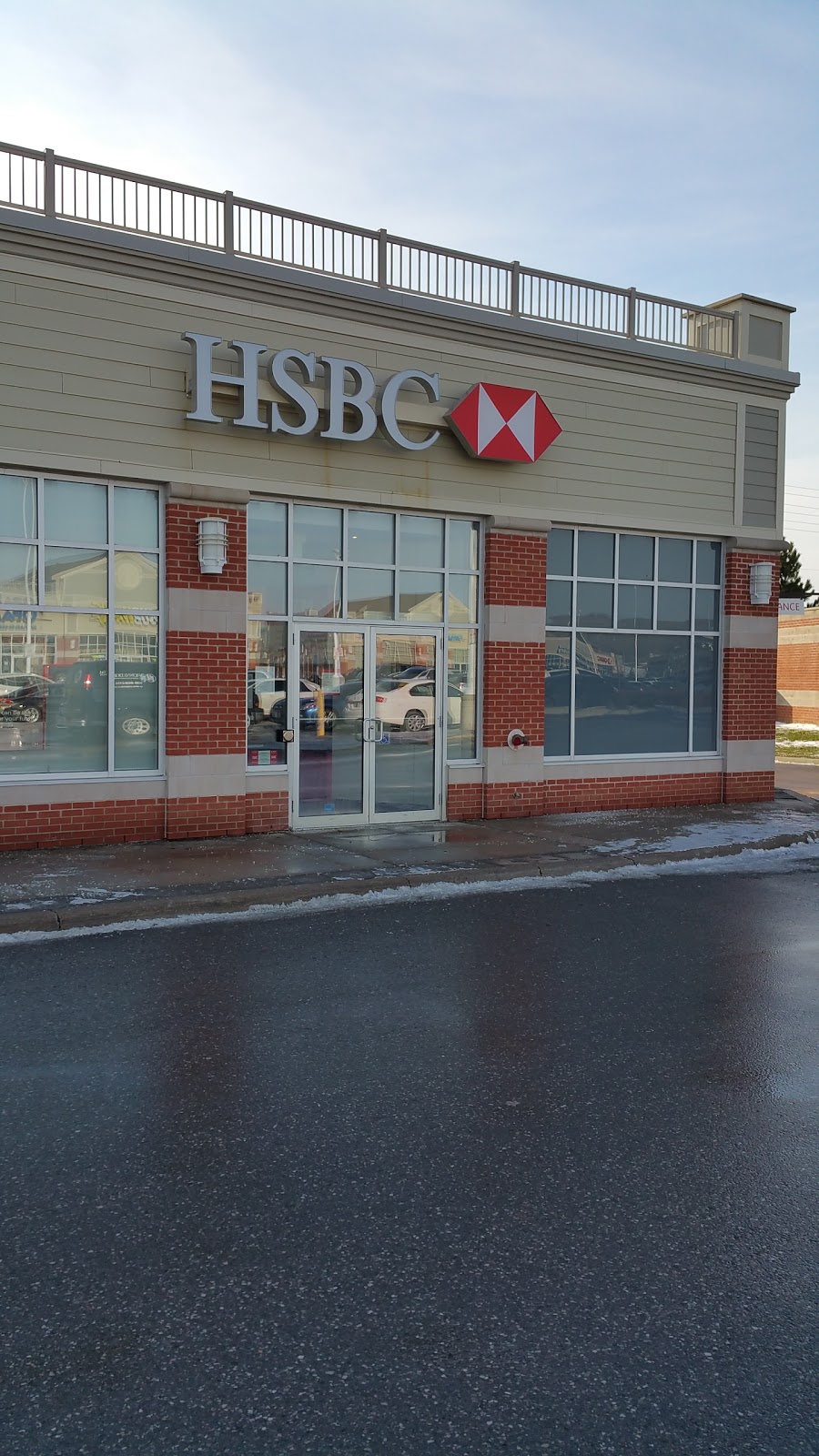 HSBC Bank | 1420 Major MacKenzie Dr W #101, Maple, ON L6A 4H6, Canada | Phone: (888) 310-4722