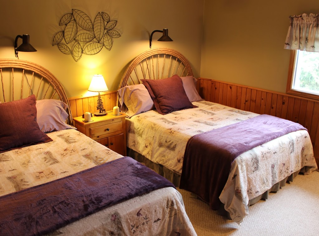 Sauble Falls Bed & Breakfast | 6 Rankin Bridge Rd, Wiarton, ON N0H 2T0, Canada | Phone: (519) 422-3304