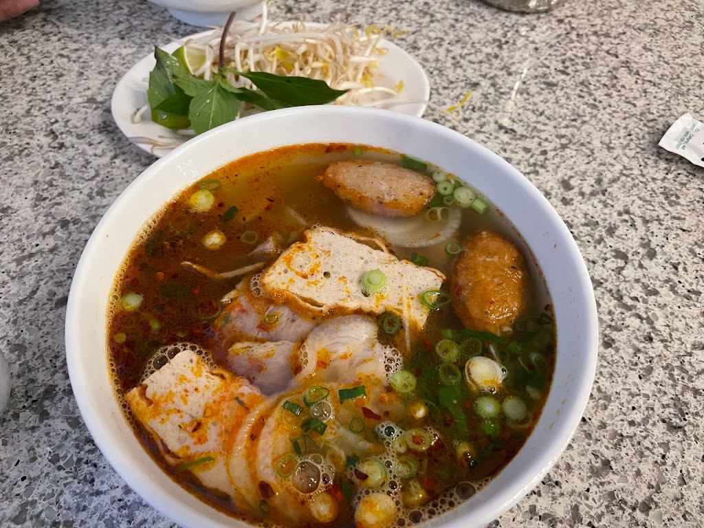 Pho Van Vietnamese Restaurant | 4 Royal Vista Way NW #2110, Calgary, AB T3R 0N2, Canada | Phone: (403) 241-5511