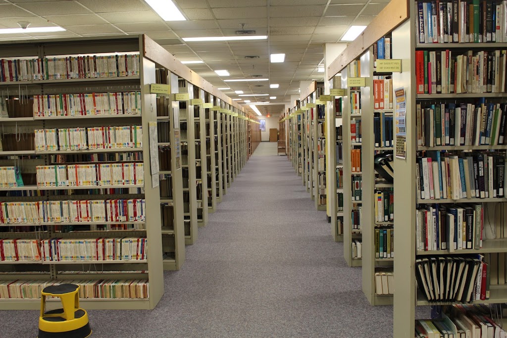 Bibliothèque Champlain | 415 Université Ave, Moncton, NB E1A 3E9, Canada | Phone: (506) 858-4157