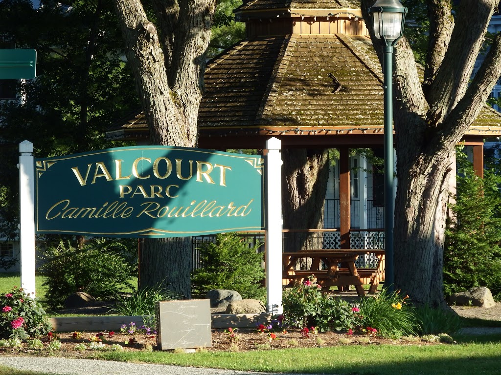 Valcourt Post Office | 901 ST-JOSEPH, Valcourt, QC J0E 2L0, Canada