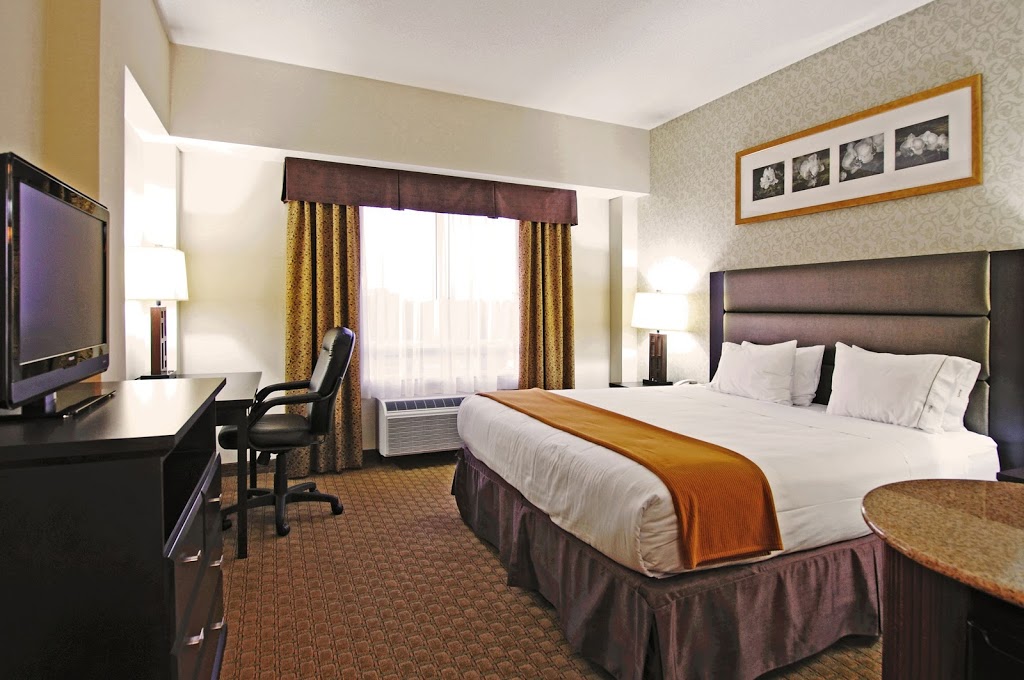 Holiday Inn Express & Suites Ottawa Airport | 2881 Gibford Dr, Ottawa, ON K1V 2L9, Canada | Phone: (613) 247-9500