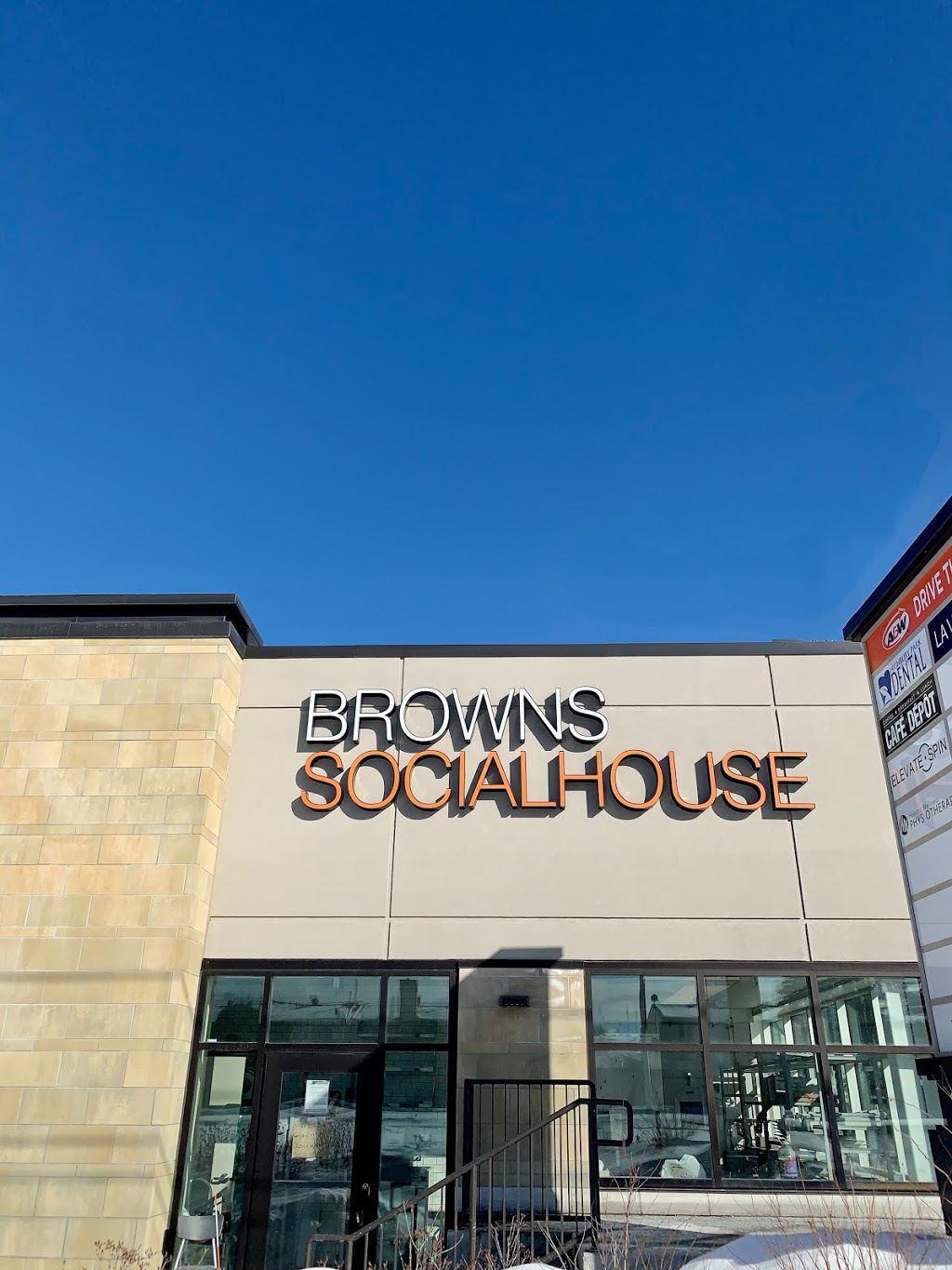 Browns Socialhouse Barrhaven | 1055 Greenbank Rd #1, Barrhaven, ON K2J 4H8, Canada | Phone: (613) 440-2010