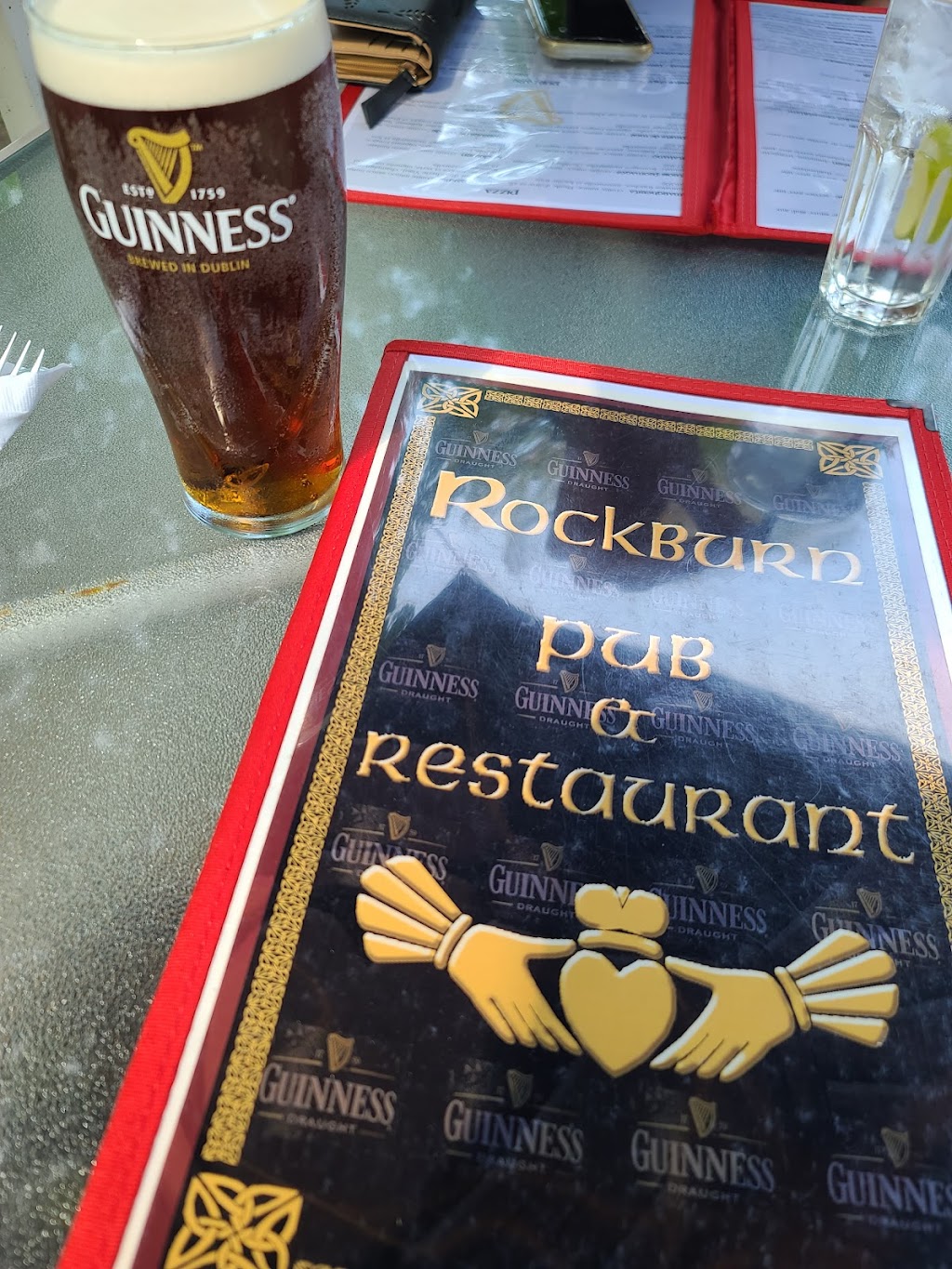 Bar Le Vieux Pub A Rockburn | 2461 Mnt de Rockburn, Hinchinbrooke, QC J0S 1E0, Canada | Phone: (450) 264-2239