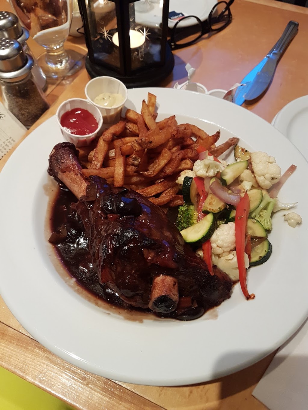 Restaurant La Fine Gueule | 300 Rue Principale, Cowansville, QC J2K 1J3, Canada | Phone: (450) 260-1176