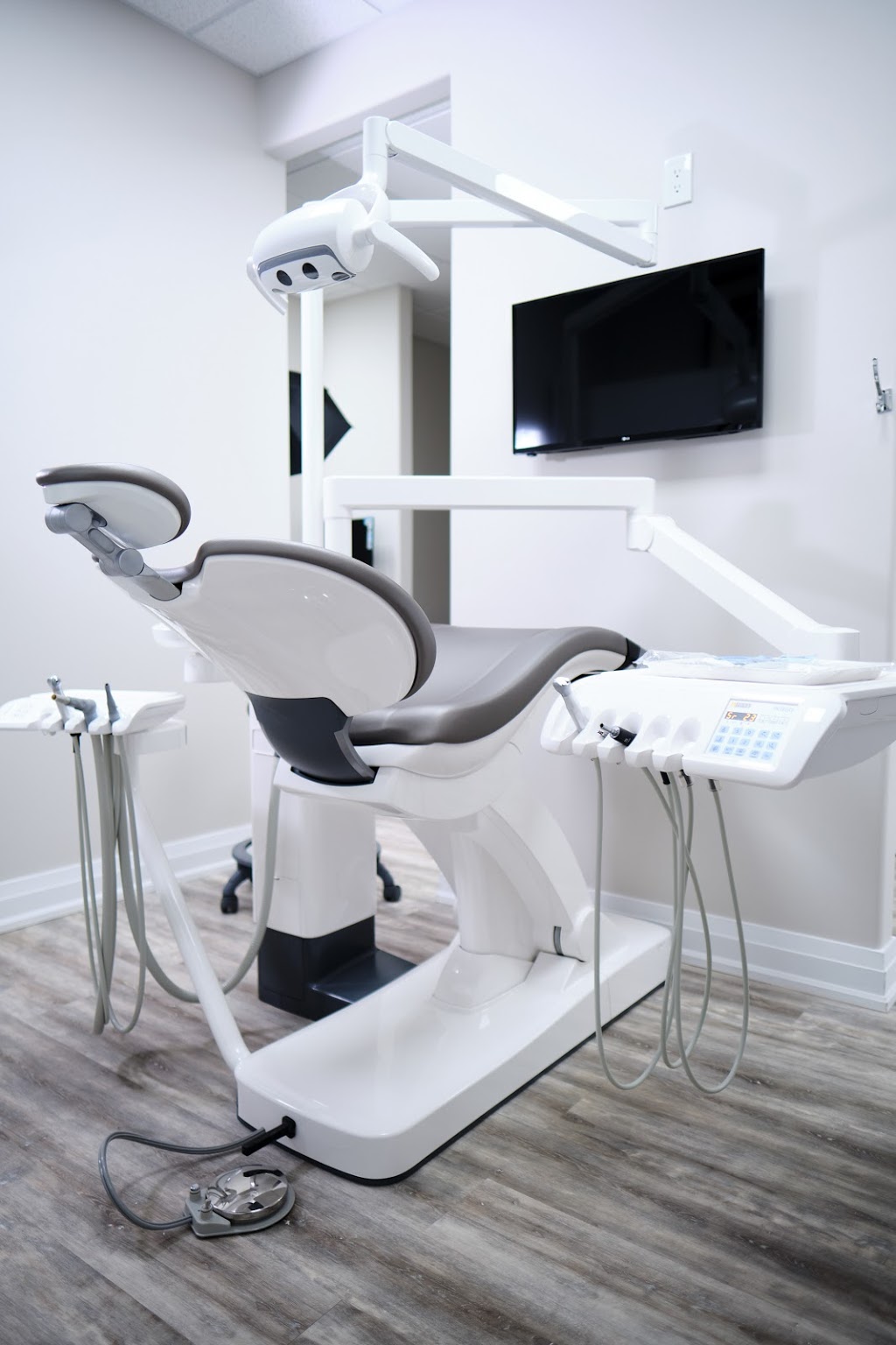 Royal Oak Dental | 584 Ford Dr #3, Oakville, ON L6J 0A4, Canada | Phone: (905) 339-1001