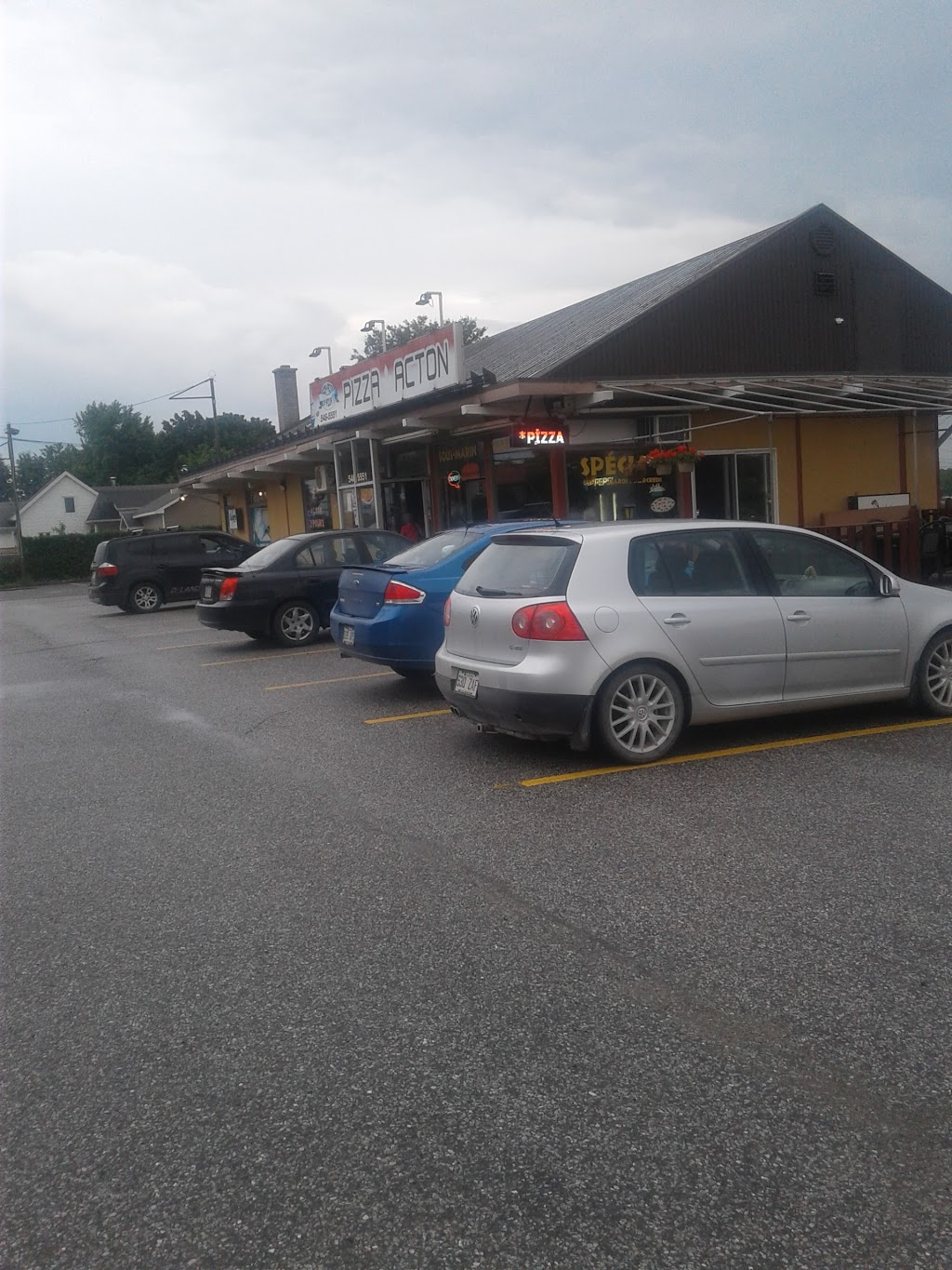 Pizza Acton 2 pour 1 Inc | 1605 Rue Landry, Acton Vale, QC J0H 1A0, Canada | Phone: (450) 546-5551