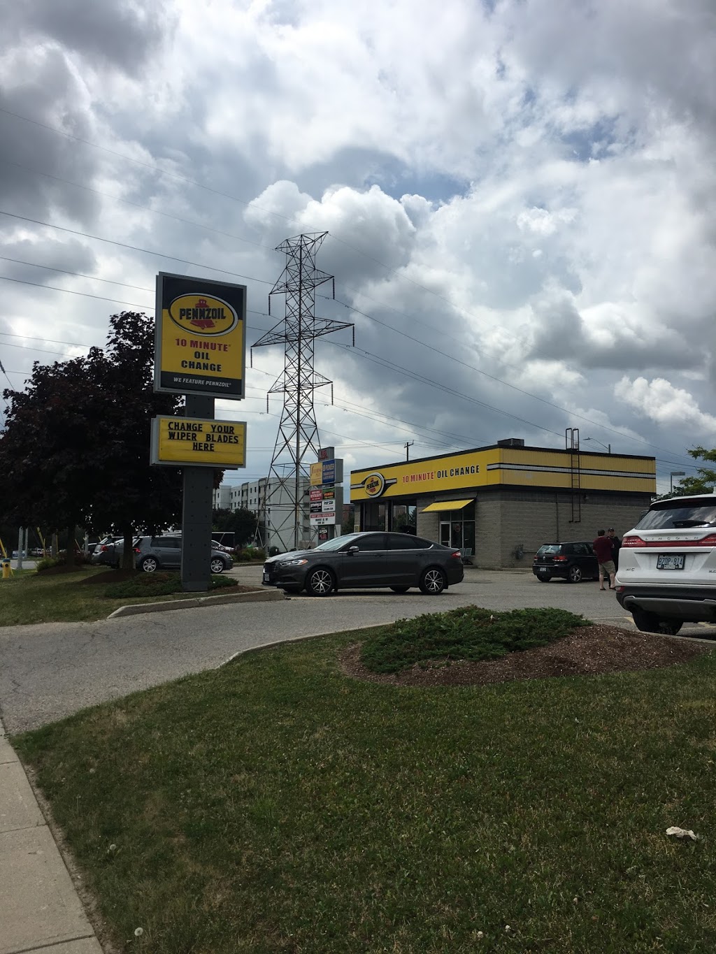 Pennzoil 10 Minute Oil Change Center | 615 Davenport Rd, Waterloo, ON N2V 2G2, Canada | Phone: (519) 746-4765