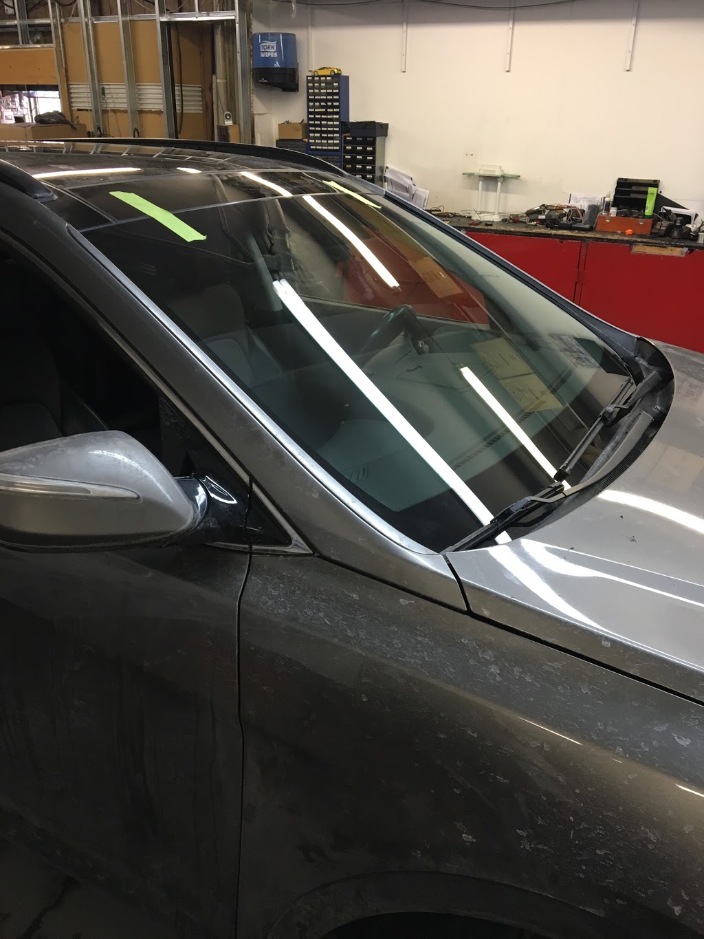 Auto Glass Experts | 17 Boulevard Curé-Labelle, Laval, QC H7V 2R7, Canada | Phone: (438) 289-2424