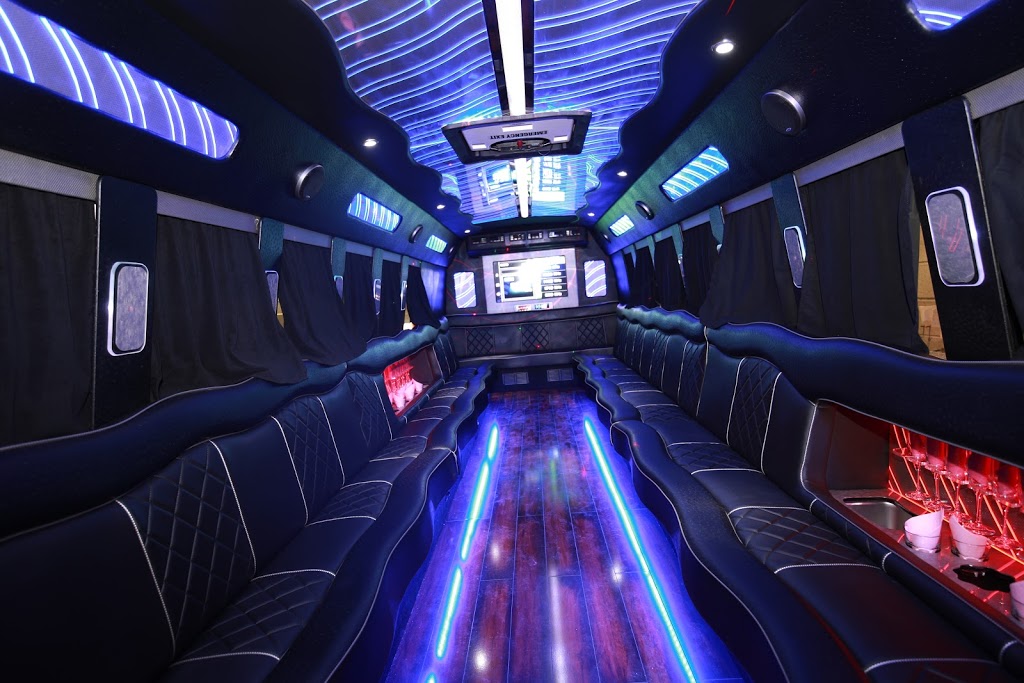 Francescos Limousine Inc. | 39 Stoffel Dr, Etobicoke, ON M9W 6A8, Canada | Phone: (416) 893-2641