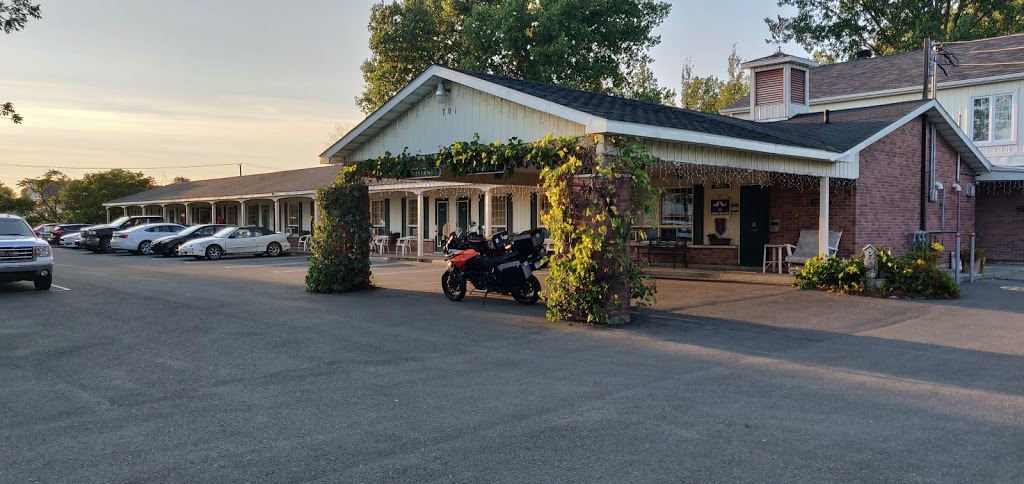 Motel Le Pigeonnier | 701 Rue Principale O, Farnham, QC J2N 1K8, Canada | Phone: (450) 293-7788