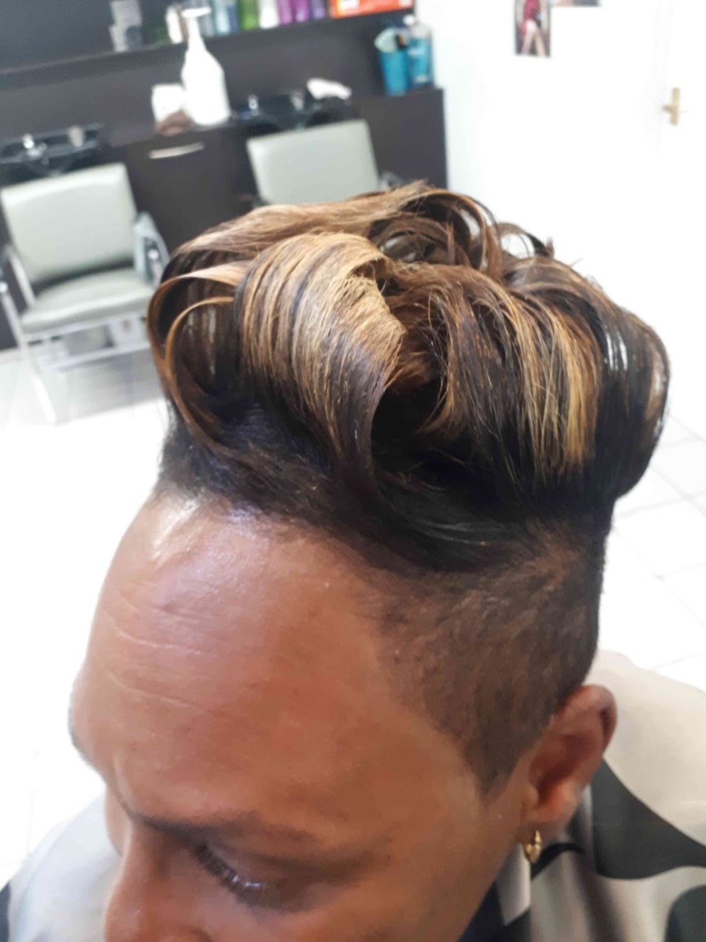 Hair First Class Unisex Salon & Spa. IS OPEN | 2677 Kennedy Rd, Scarborough, ON M1B 3H8, Canada | Phone: (416) 281-1926