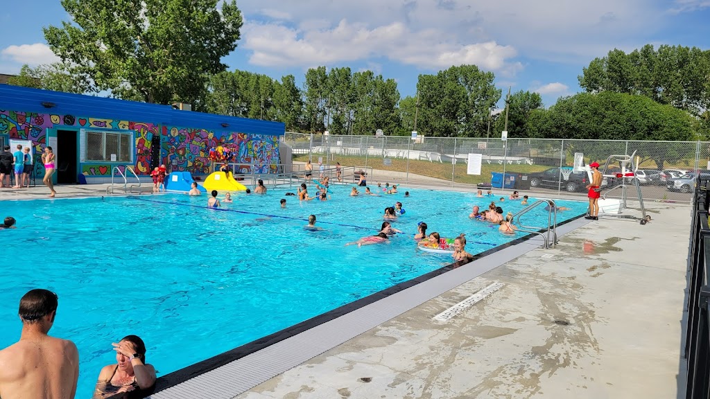 Silver Springs Outdoor Pool | 5720 Silver Ridge Dr NW, Calgary, AB T3B 5E5, Canada | Phone: (403) 221-3885