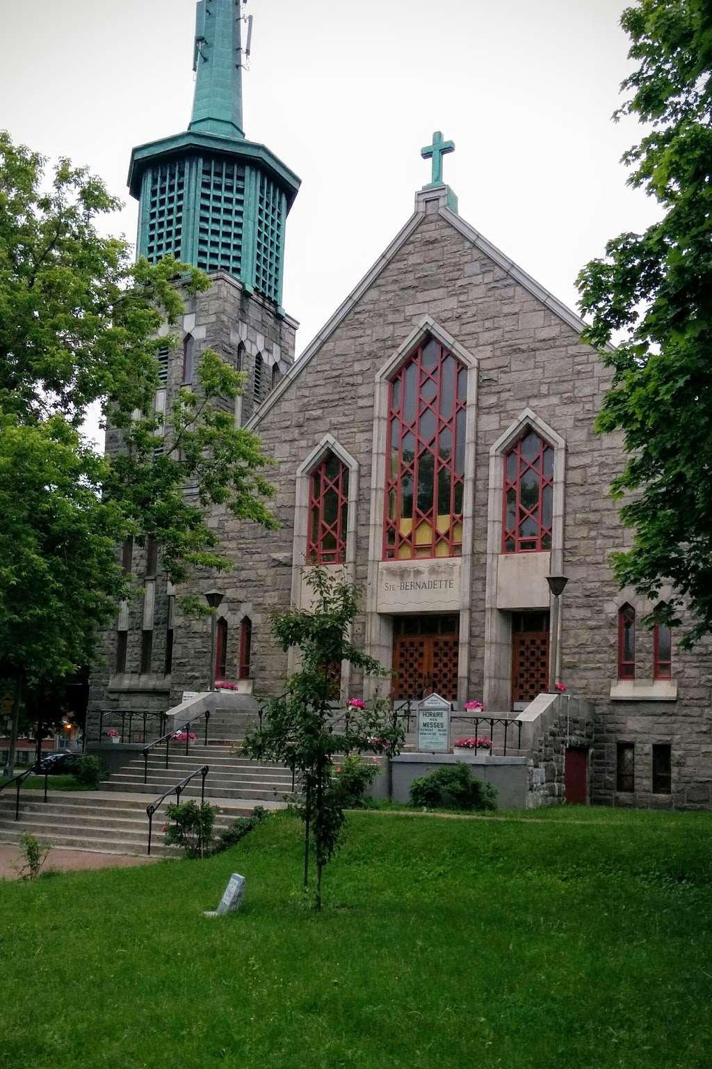 Notre-Dame De LAlliance | 6900 16e Avenue, Montréal, QC H1X 2T4, Canada | Phone: (514) 725-9311