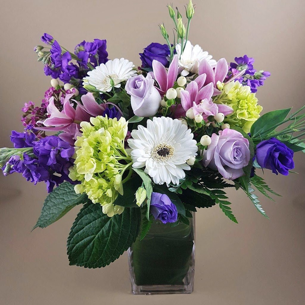 Loyalist Flowers | 4451 Bath Rd, Amherstview, ON K7N 1A3, Canada | Phone: (613) 634-1626