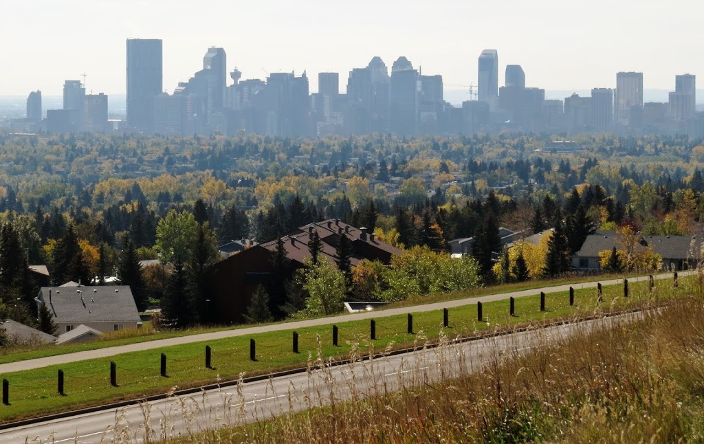 Nose Hill Park 14th street parking lot | 14 St NW, Calgary, AB T2K 5Y1, Canada