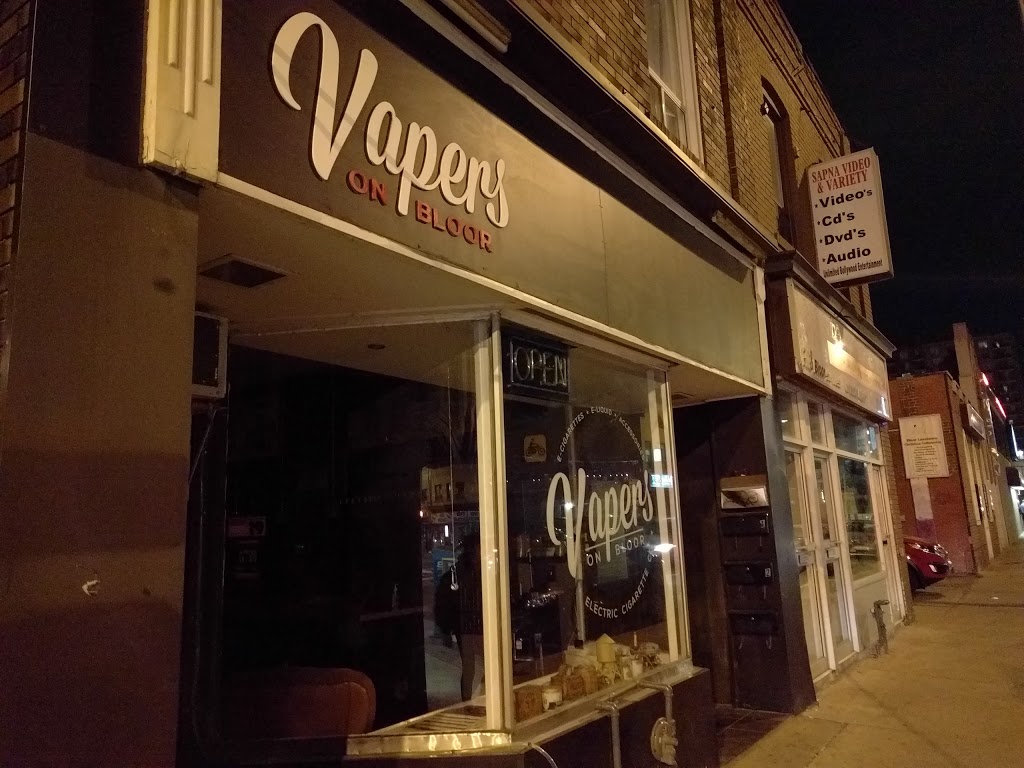 Vapers on Bloor | 1301 Bloor St W, Toronto, ON M6H 1P1, Canada | Phone: (416) 901-4746