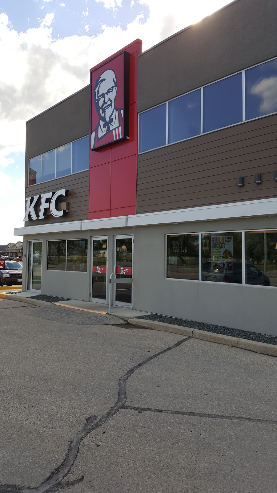 KFC | 10 Brandt St, Steinbach, MB R5G 1Y2, Canada | Phone: (204) 326-2216