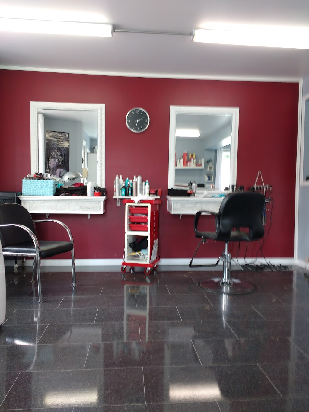 Salon de Coiffure Johanne Cyr | 1063 Rang Saint Pierre, Hérouxville, QC G0X 1J0, Canada | Phone: (418) 365-7035