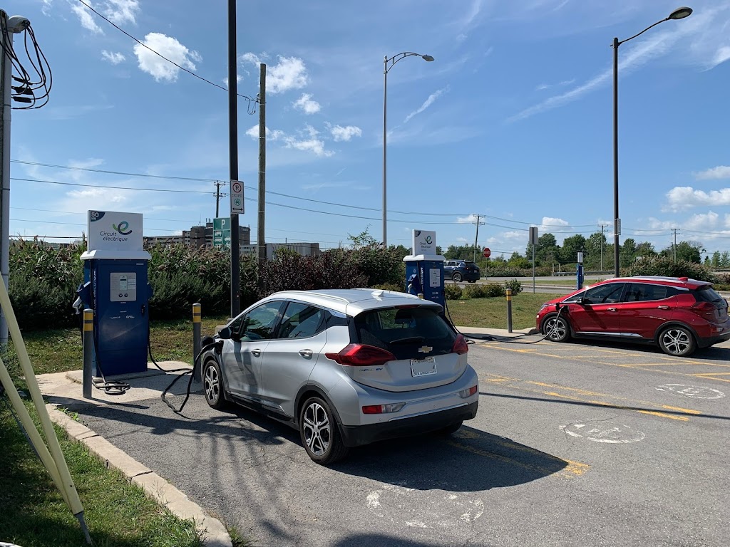 Borne de recharge 400 volts du Circuit électrique | 420 Chem. J.-René-Gauthier, Rigaud, QC J0P 1P0, Canada | Phone: (855) 999-8378