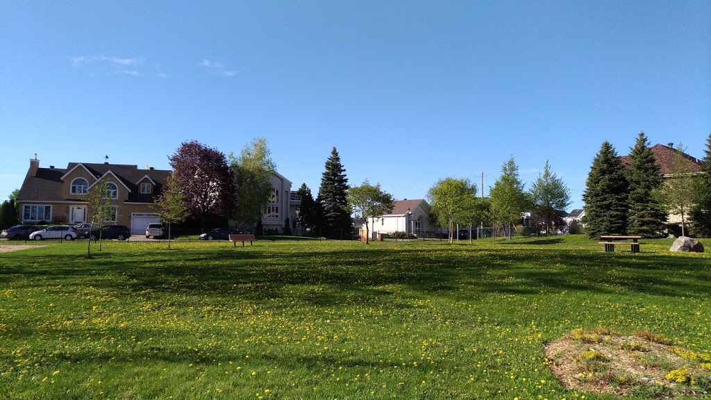 Berge de lHarmonie | Rue de lHarmonie, Laval, QC H7A 4E7, Canada